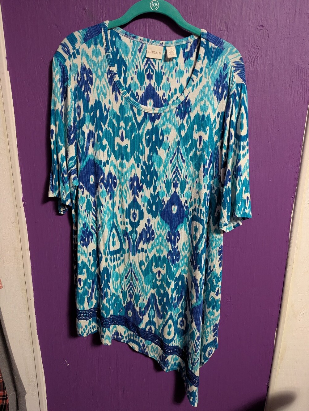 8. Chico's Blue White Abstract Print Asymmetrical Hemline Short Sleeve Top XL 16